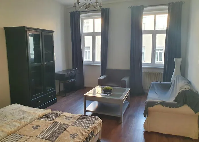 Spacious Near The Center Apartment Wien